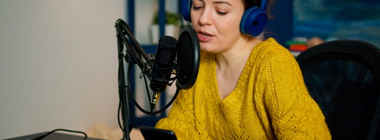 Replacing The Dust Cover On The Headphones